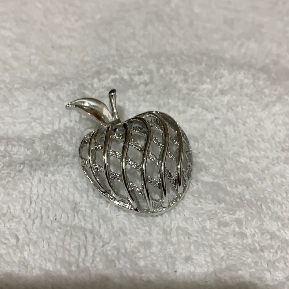 Vintage—Gerrys—Strawberry —1 1/2”-Pin